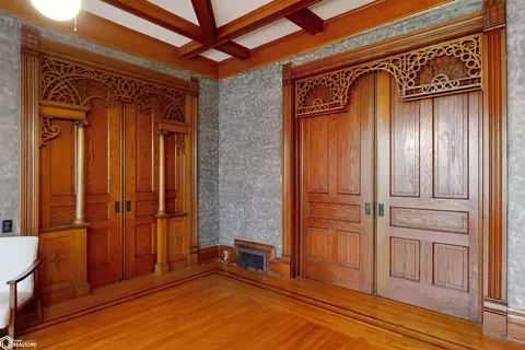 Entry Way - 202 E Thomas St, Avoca, IA 51521 photo 2 of 5