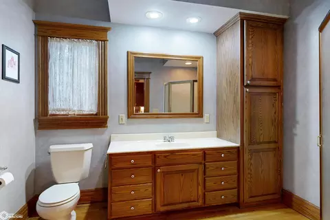 Bath - 202 E Thomas St, Avoca, IA 51521 photo 1 of 4