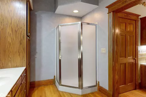 Bath - 202 E Thomas St, Avoca, IA 51521 photo 2 of 4