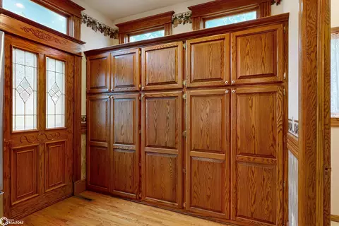 Entry Way - 202 E Thomas St, Avoca, IA 51521 photo 1 of 5