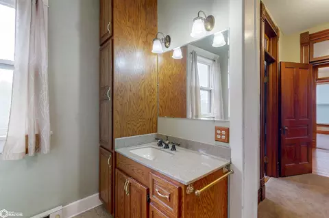 Bath - 202 E Thomas St, Avoca, IA 51521 photo 3 of 4