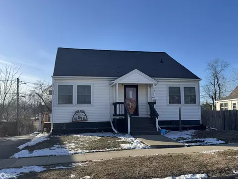 109 S 12th St, Marshalltown, IA 50158