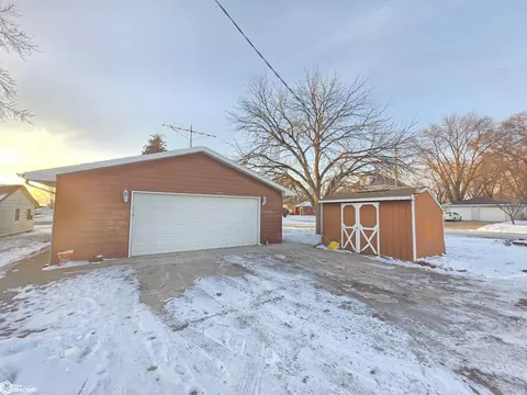 720 Elm St, Dumont, IA 50625