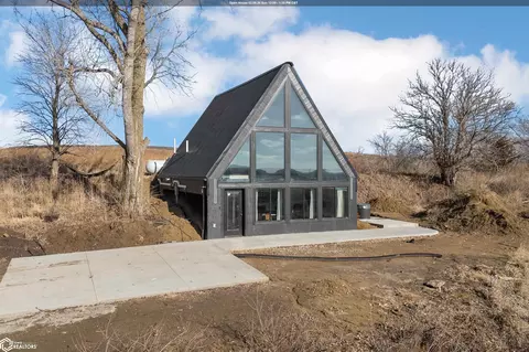 2613 335th St, Chelsea, IA 52215