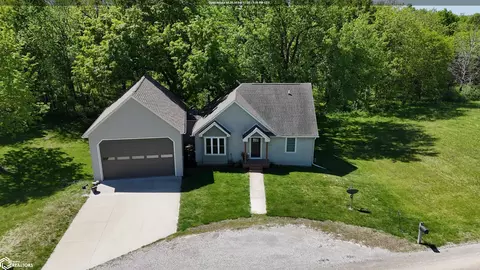 17587 Lakeshore Dr, Moravia, IA 52571