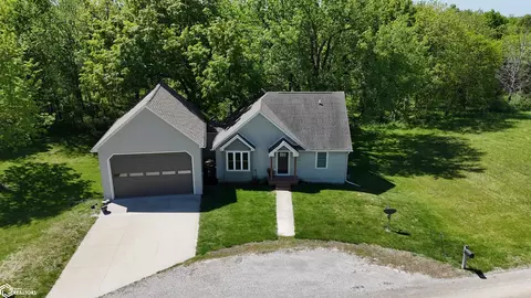 17587 Lakeshore Dr, Moravia, IA 52571