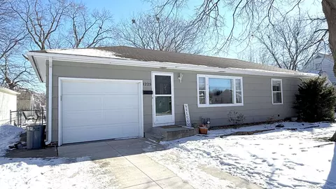 1225 N Hampshire Pl, Mason City, IA 50401