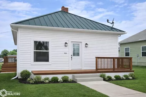 906 SE Q St, Leon, IA 50144