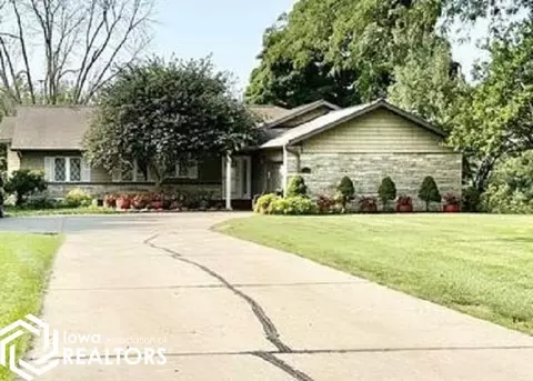 1608 W Lincoln Way, Marshalltown, IA 50158