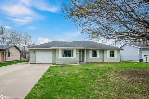 610 2nd St NW, State Center, IA 50247
