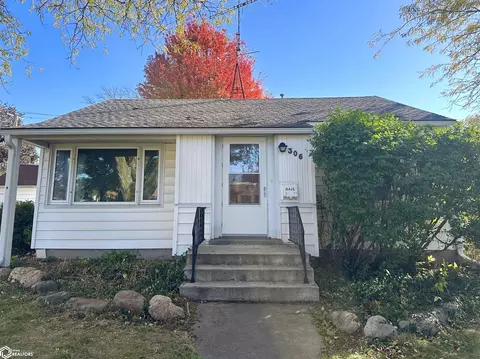 306 School St, Iowa Falls, IA 50126