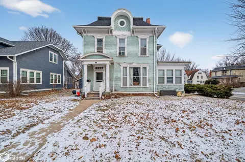 204 N 8th St, Oskaloosa, IA 52577
