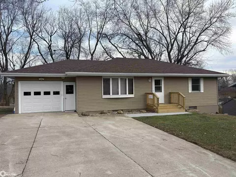 317 Arthur Neu Dr, Carroll, IA 51401