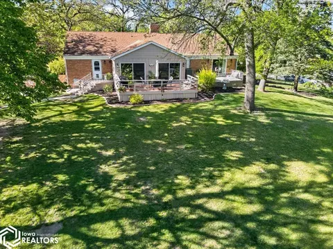 15 Timberlane Dr, Clear Lake, IA 50428