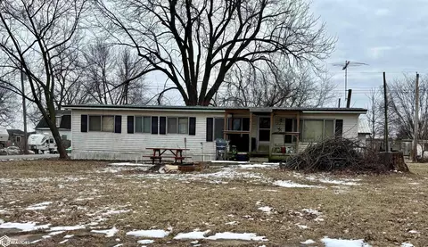 212 E 2nd St, Moulton, IA 52572