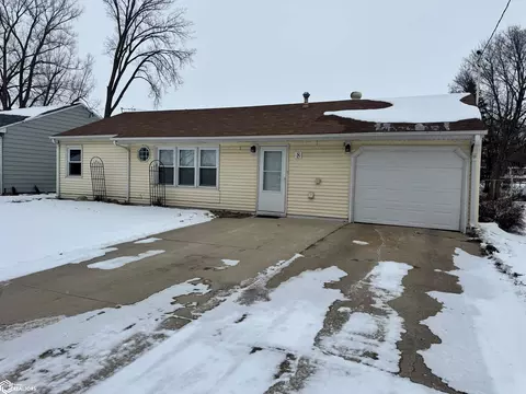 8 Sunset View Dr, Clear Lake, IA 50428