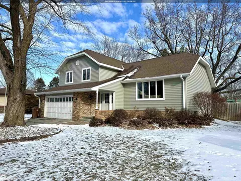 1722 Spring St, Grinnell, IA 50112