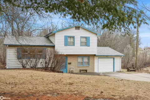 909 S 5th St, Knoxville, IA 50138