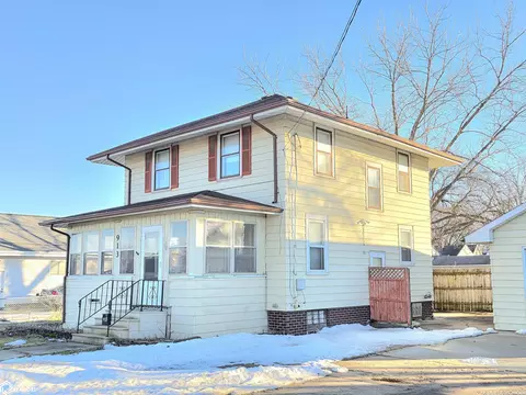 913 4th St SW, Mason City, IA 50401
