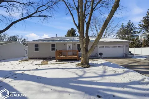 1302 4th St, Eldora, IA 50627
