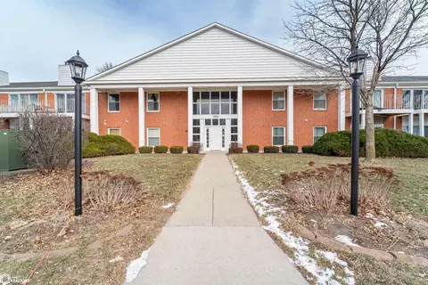 700 S Dakota Ave #109, Ames, IA 50014