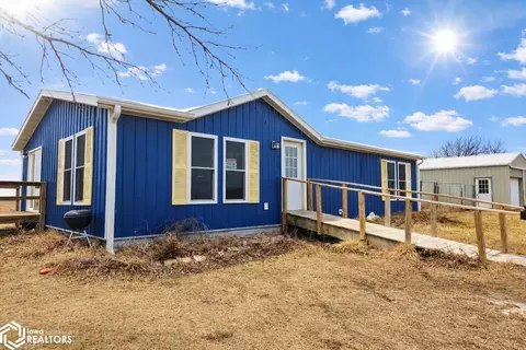 17461 Lakeview Rd, Leon, IA 50144