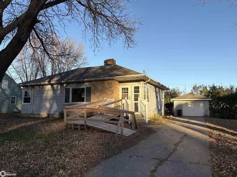 216 4th St NE, Buffalo Center, IA 50424