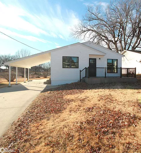 819 S 19th St, Clarinda, IA 51632