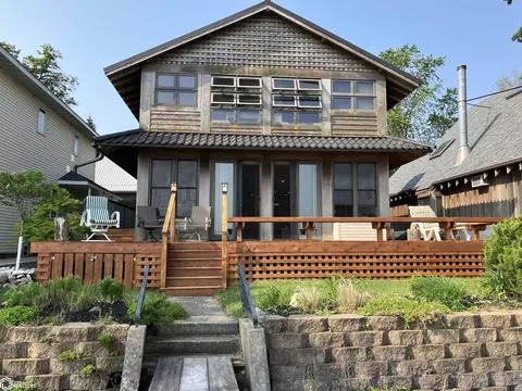 15340 5th St, Clear Lake, IA 50428