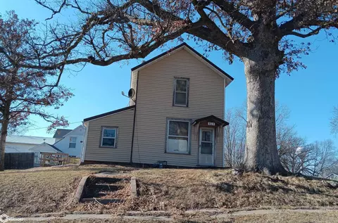 505 5th St, Ainsworth, IA 52201