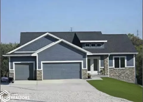 7975 Coolidge St, Norwalk, IA 50211
