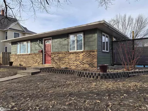 411 C Ave W, Oskaloosa, IA 52577