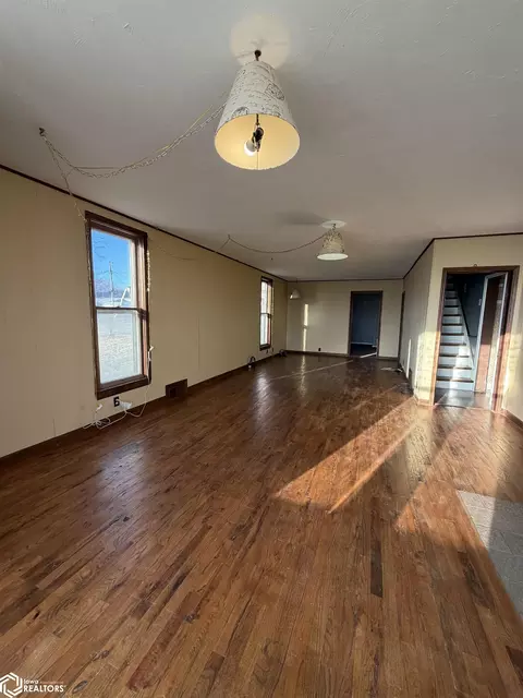 803 W Walnut St, Eldon, IA 52554 photo 4