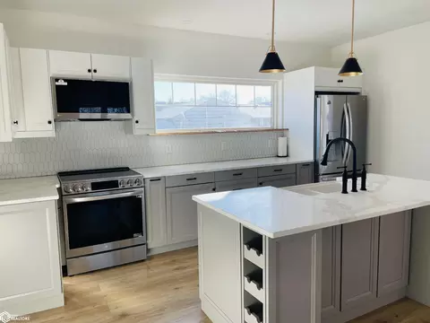 412 3rd St NW, Buffalo Center, IA 50424