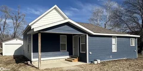 306 N 1st St E, Delta, IA 52550