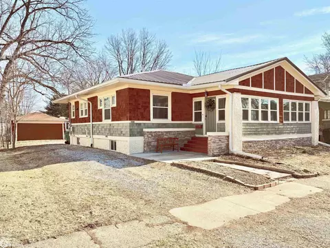 809 S 4th St, Fairfield, IA 52556