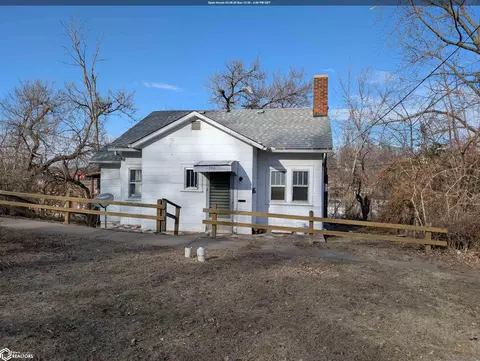 722 Market St, Burlington, IA 52601