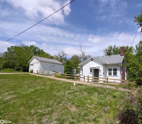 722 Market St, Burlington, IA 52601