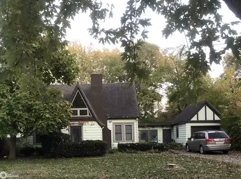 51 Forest Dr, Fairfield, IA 52556