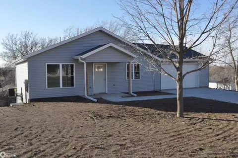 304 S 4th Ave, Dedham, IA 51440