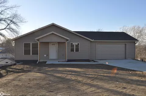 310 S 4th Ave, Dedham, IA 51440