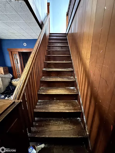 Entry Way - 508 E Maple St, Centerville, IA 52544 photo 3 of 5