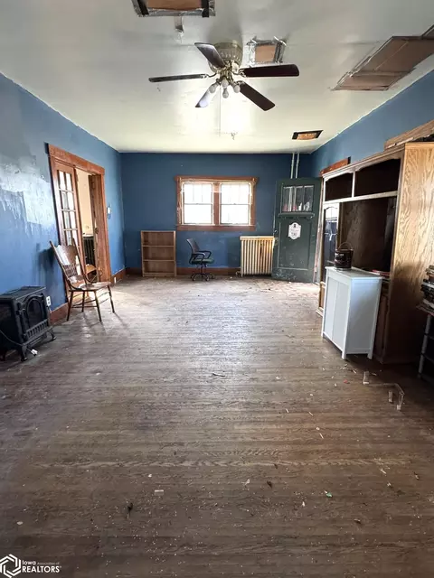 Living - 508 E Maple St, Centerville, IA 52544 photo 3 of 3