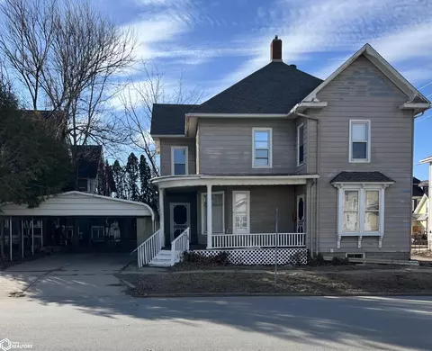 102 N Sycamore St, Creston, IA 50801