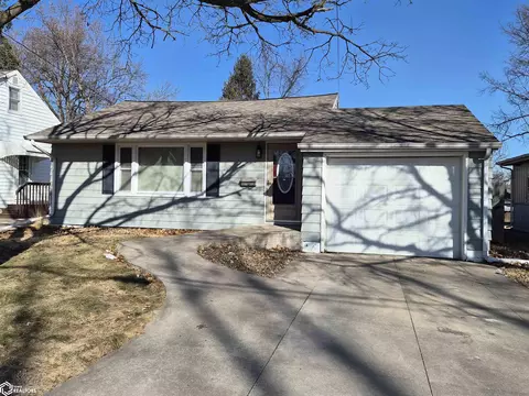 1013 4th Ave E, Oskaloosa, IA 52577
