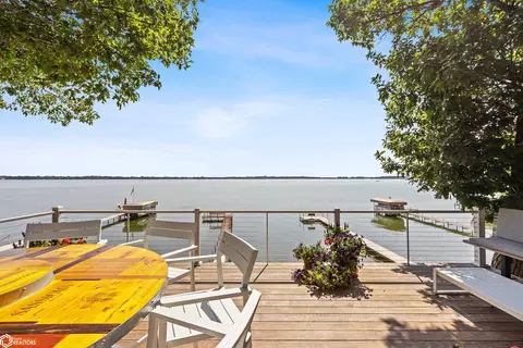 1517 N Shore Dr, Clear Lake, IA 50428