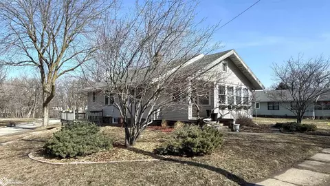 726 1st St SW, Mason City, IA 50401