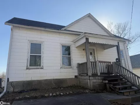 912 E 4th St, Ottumwa, IA 52501