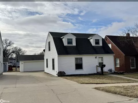 625 W 16th St, Carroll, IA 51401