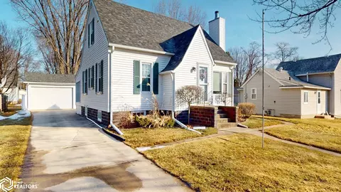 216 E Main St, Manly, IA 50456